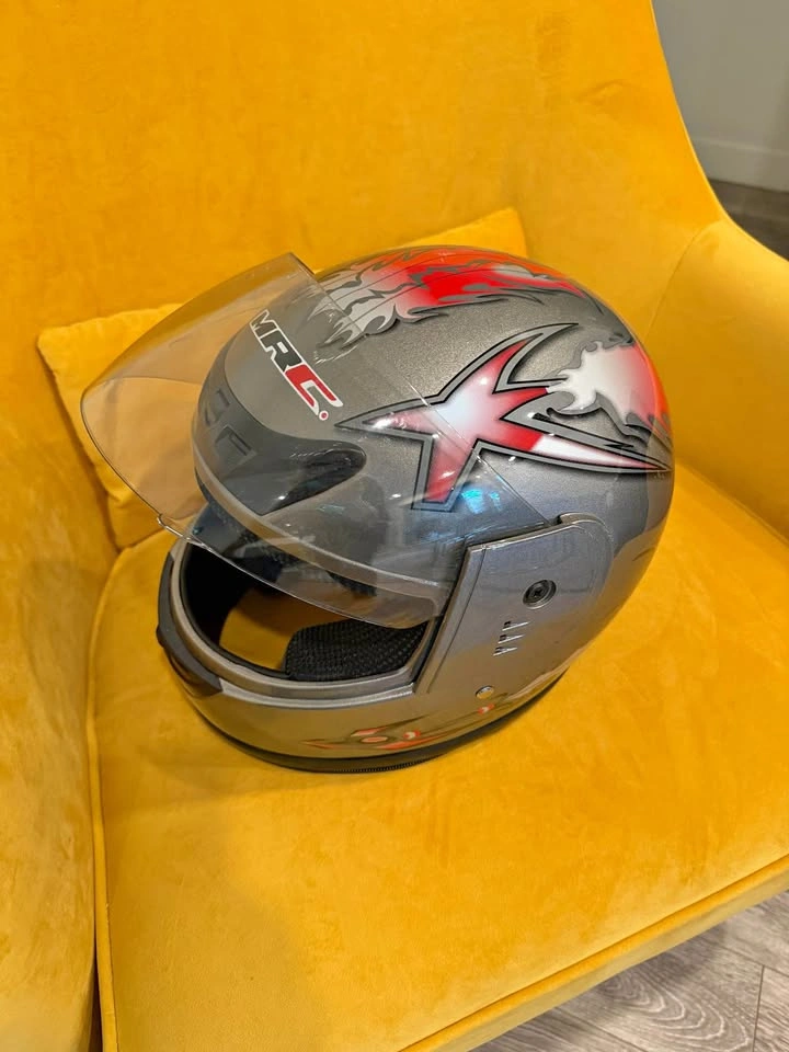 Motorcycle helmet