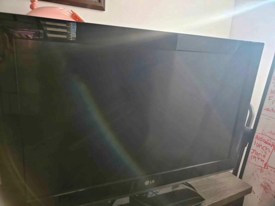 32" LG tv 10$