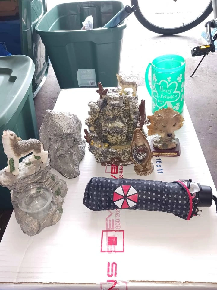 Various artworks and collectable - photo 3