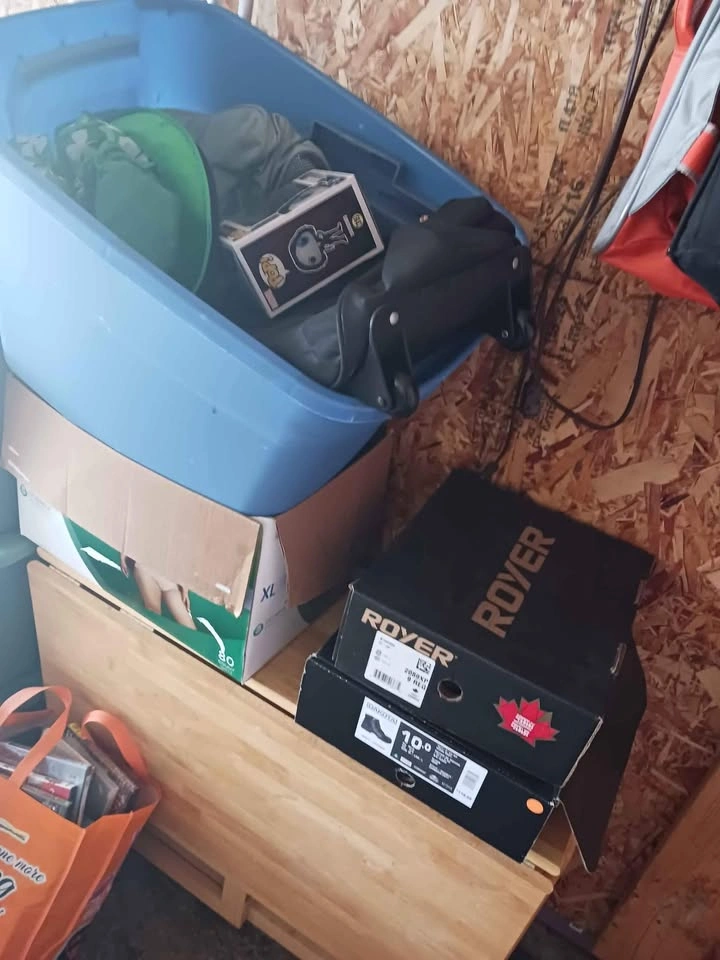 Everything Must Go! - photo 5