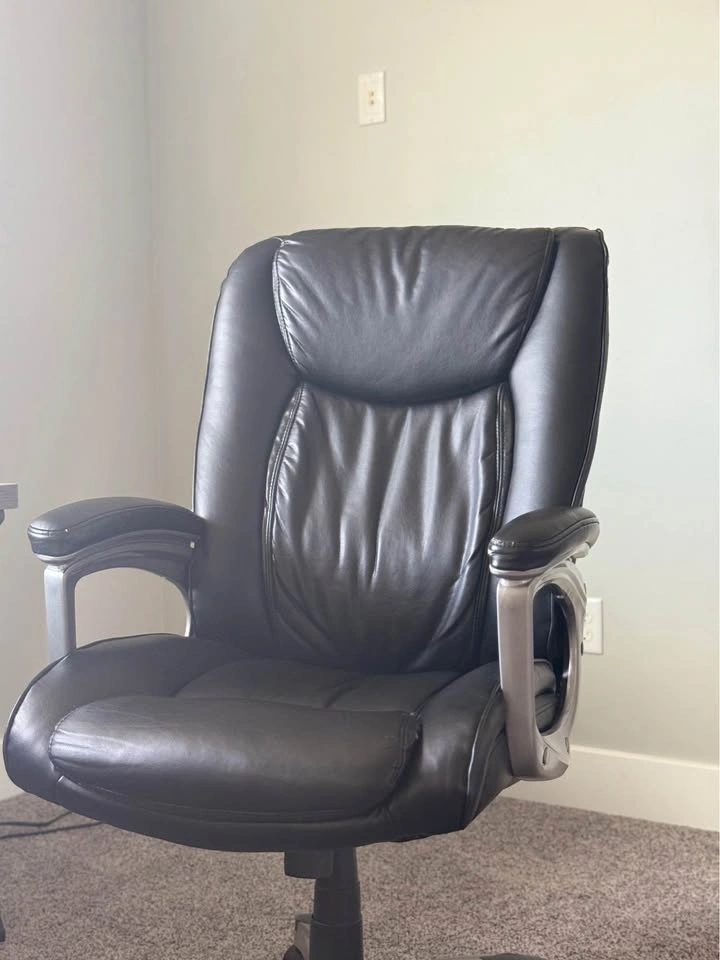 Black Faux Leather Executive Office Chair - photo 2