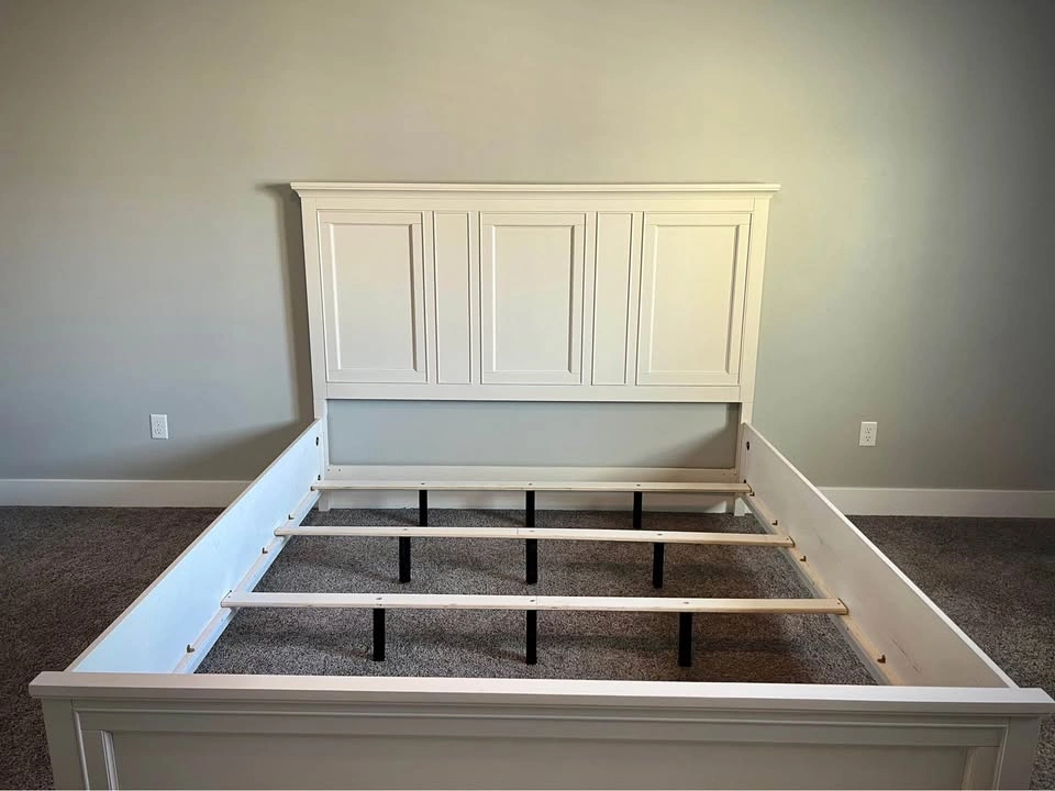 KING BED FRAME – SOLID WOOD, EXCELLENT CONDITION - photo 3