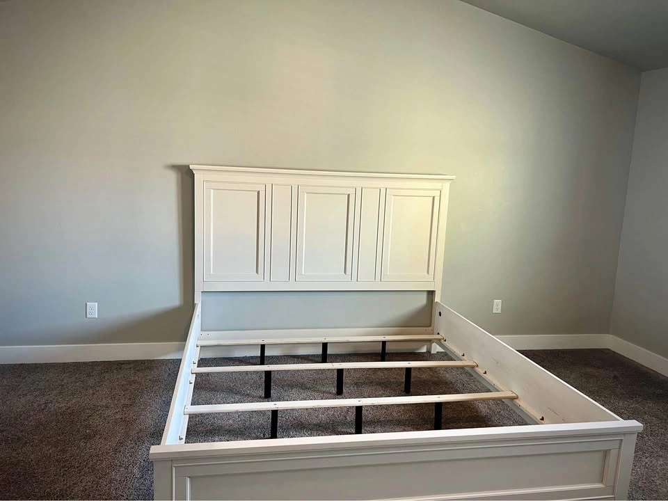 KING BED FRAME – SOLID WOOD, EXCELLENT CONDITION - photo 4