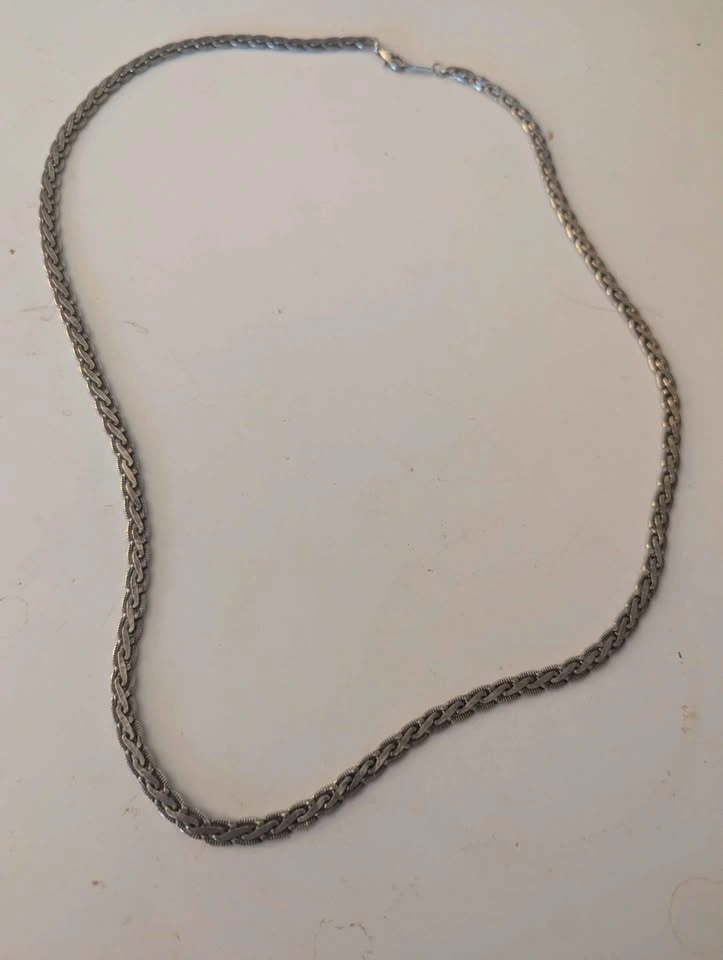 Vintage Pearl and Silver-Plated Costume Necklaces - photo 2