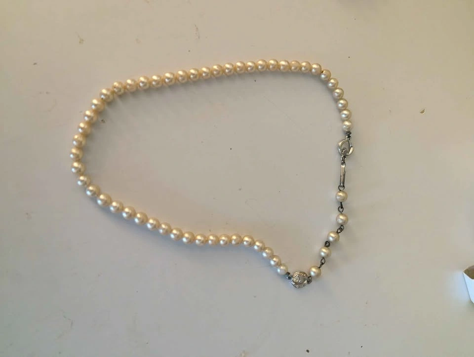 Vintage Pearl and Silver-Plated Costume Necklaces - photo 3