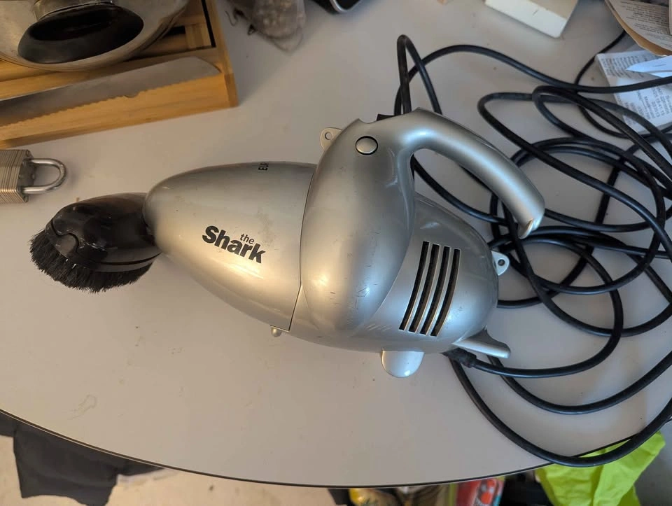 Euro-Pro Shark 700 Watts Handheld Vacuum - corded - photo 2