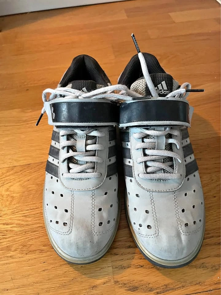 Weightlifting shoes