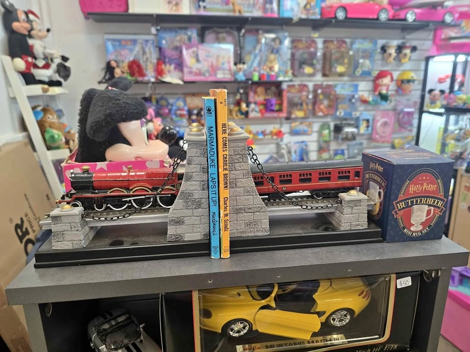 Harry Potter Hogwarts Express Bookend Set