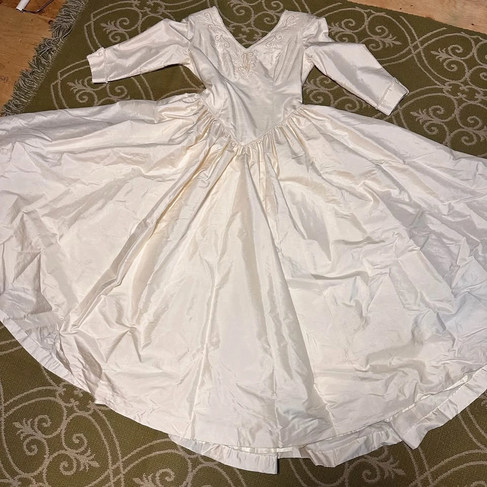 VINTAGE Minna Haute Couture Silk Shantung Wedding Dress - photo 3