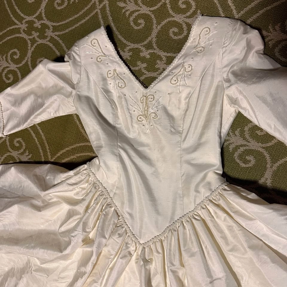 VINTAGE Minna Haute Couture Silk Shantung Wedding Dress - photo 4