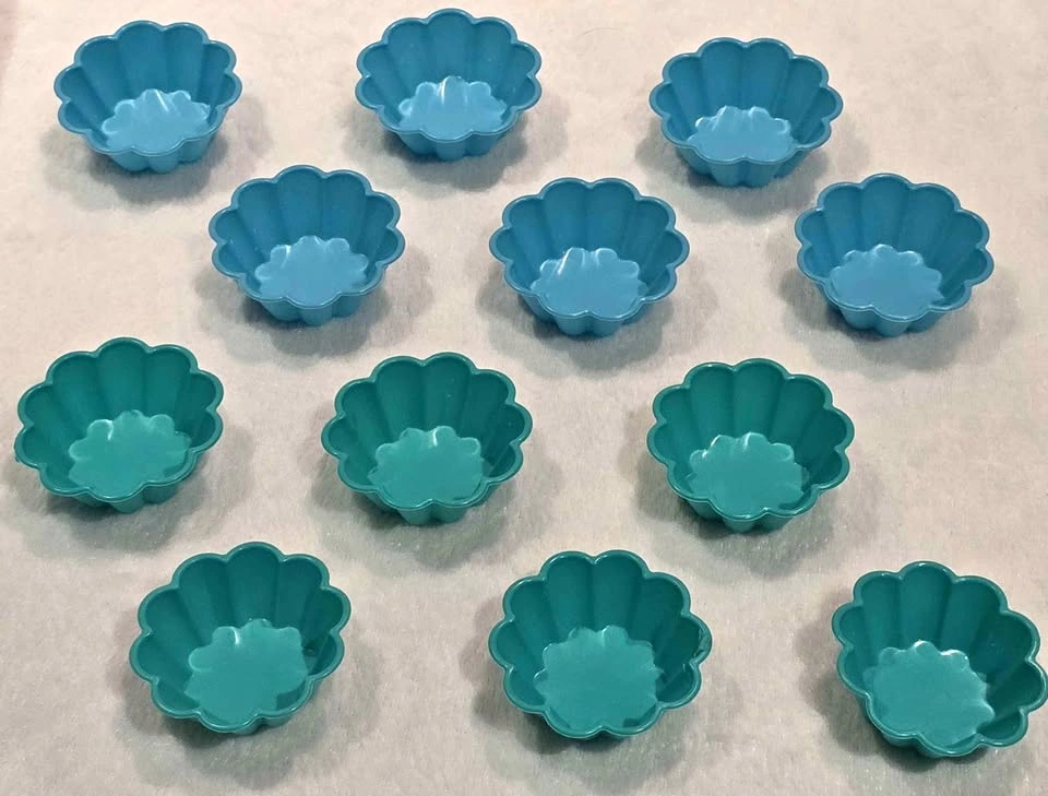 12 Reusable Silicone Flower Cupcake Liners $8 Firm