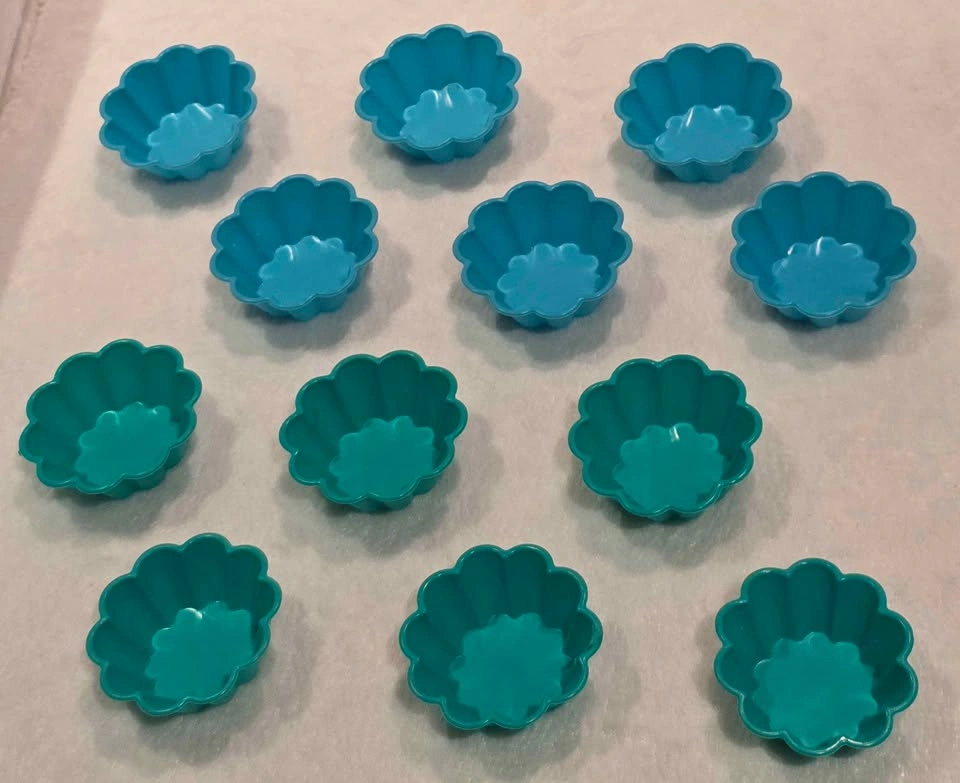 12 Reusable Silicone Flower Cupcake Liners $8 Firm - photo 2