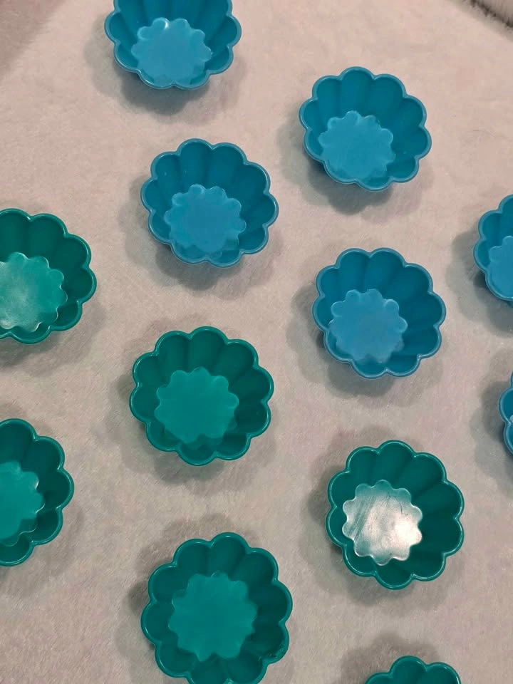 12 Reusable Silicone Flower Cupcake Liners $8 Firm - photo 3