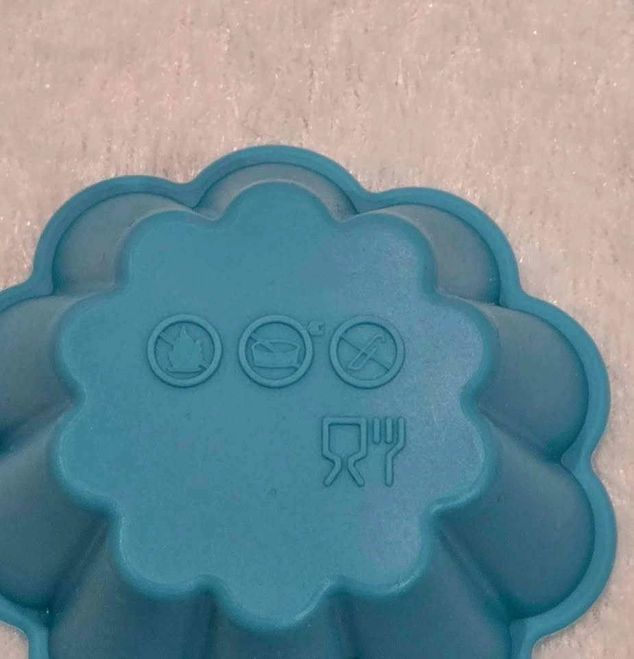 12 Reusable Silicone Flower Cupcake Liners $8 Firm - photo 5
