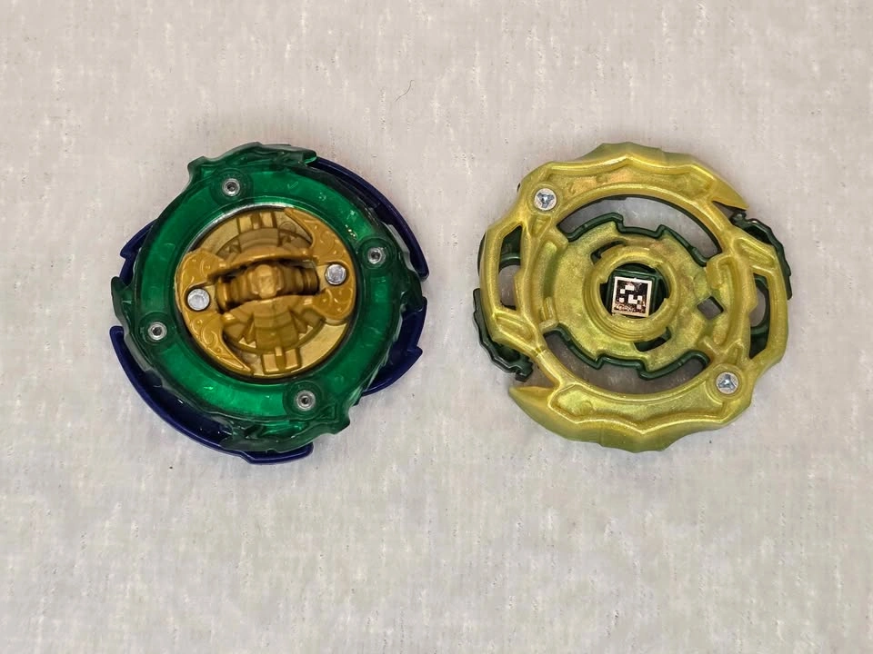 Beyblade Burst 2 Tops & Launcher Lot - photo 3