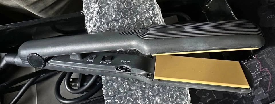 Professional Salon Styler Hair Straightening Iron – Brand New!