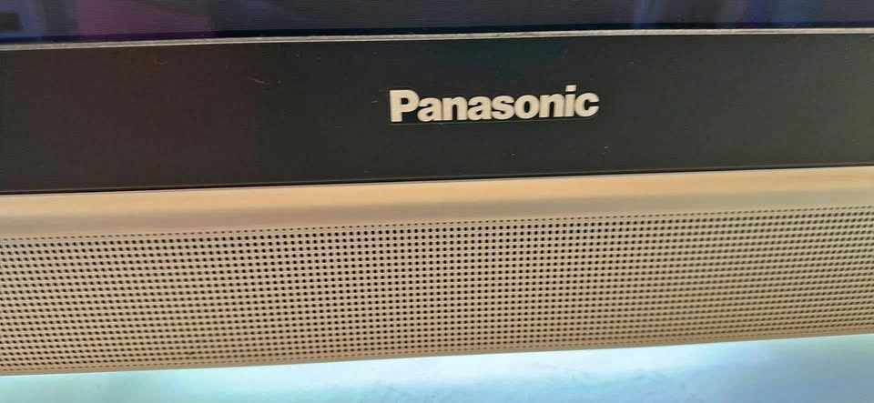 TV Panasonic 37 inches with remote control and pedestal