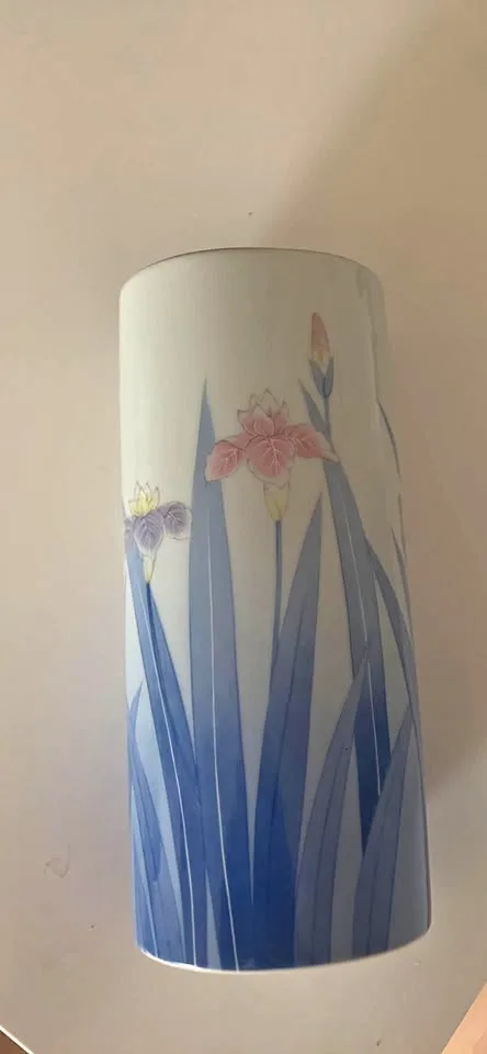 Retro Flower Vase thumbnail