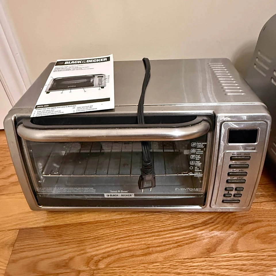 Black & Decker Oven, Silver, Mint condition