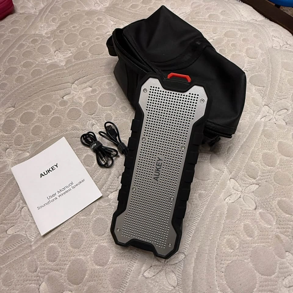 Aukey Military grade bluetooth speaker, brand new condition - photo 2