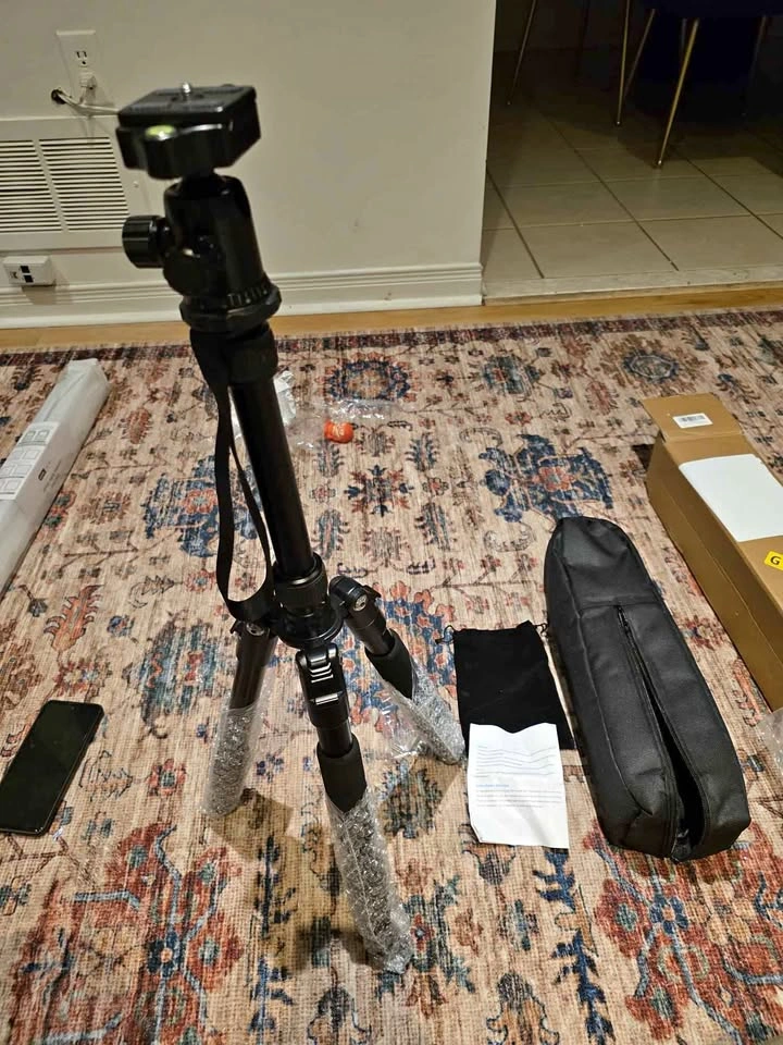 Brand new Jinse Black Camera Tripod with Ball Head and Carrying