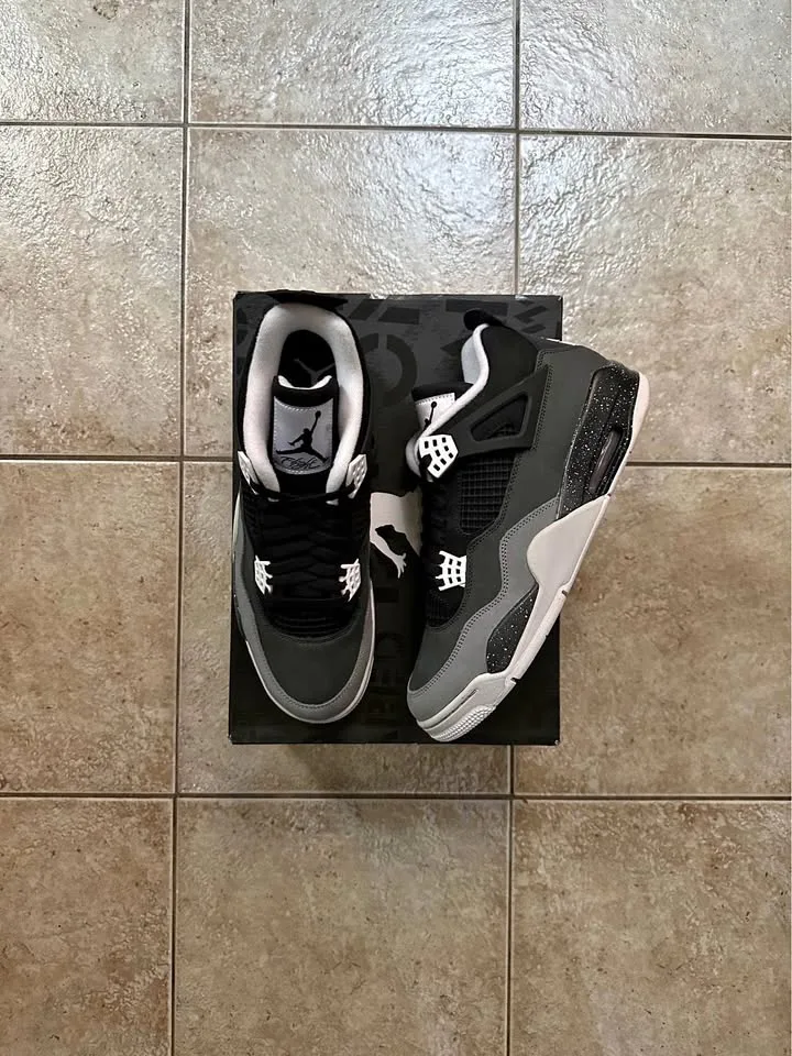 Jordan Retro 4 Fear 2025 DS thumbnail