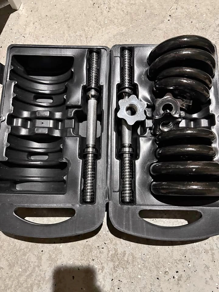 Adjustable Dumbbell Weight Set with Case