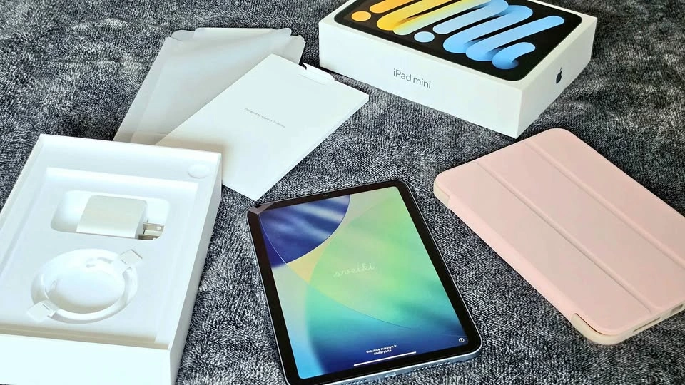 Newest model, mint condition iPad Mini (A17Pro) 256GB, Blue