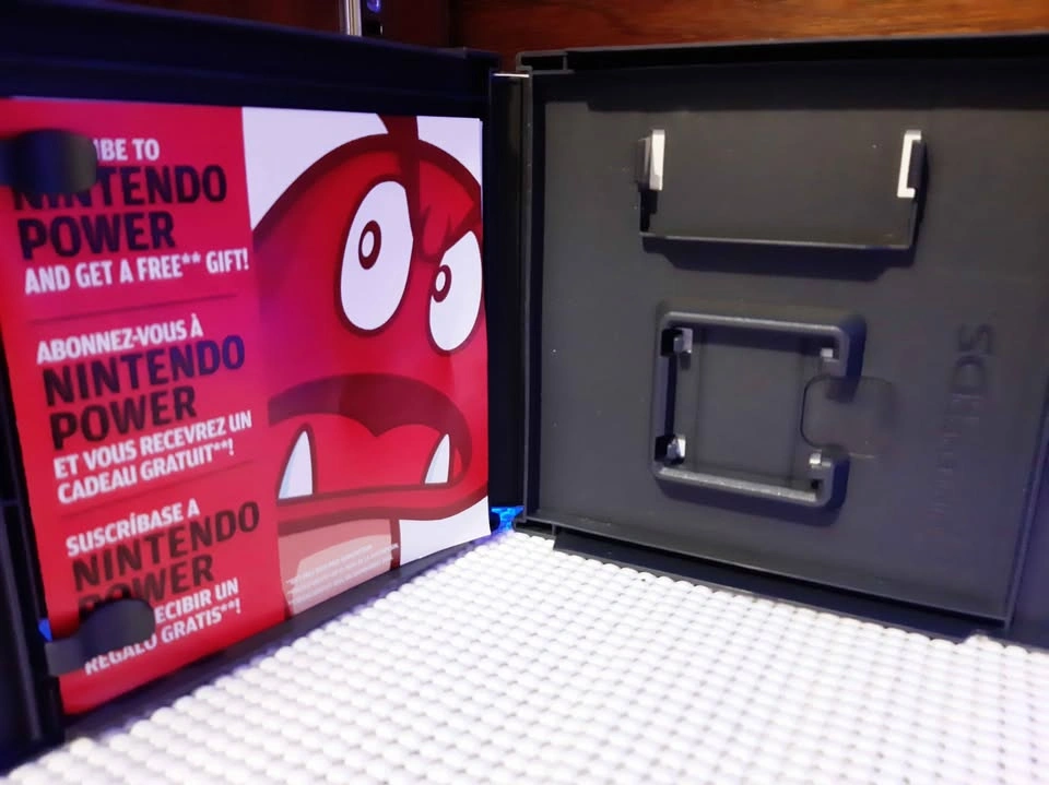Super Princess Peach DS Game Case and Inserts - photo 2
