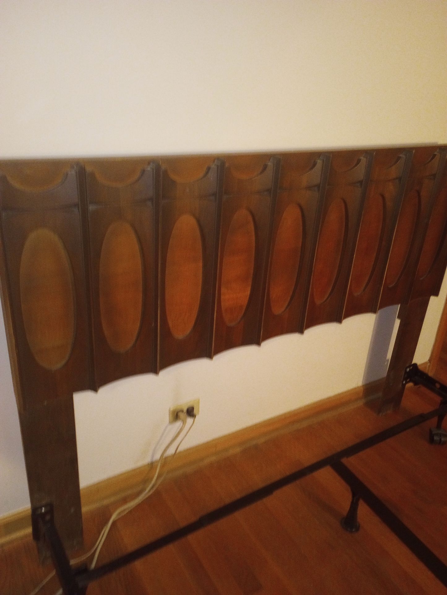 Queen size headboard and bed frame - photo 2