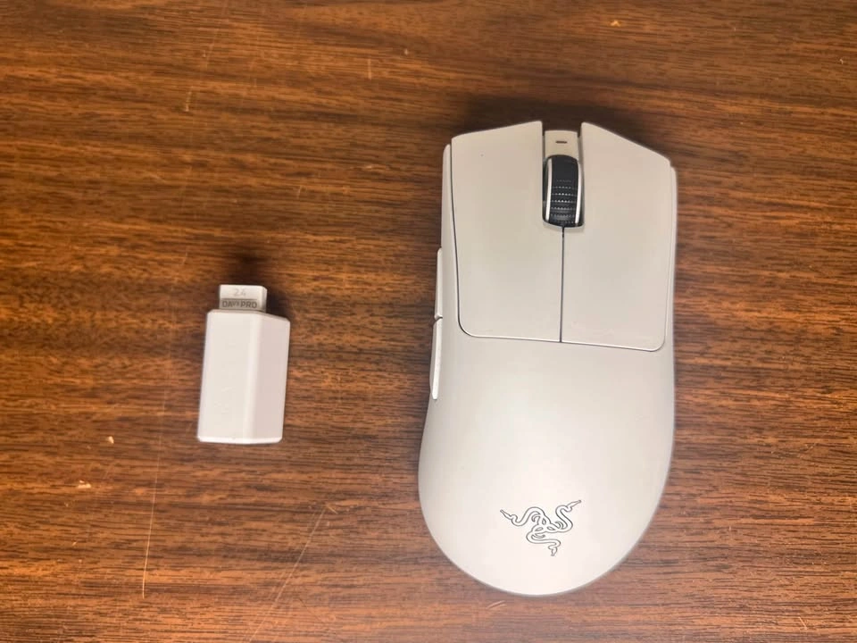 Razer Deathadder V3 Pro wireless mouse - photo 2