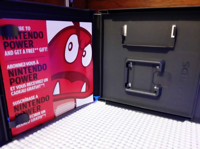 Super Princess Peach DS Game Case and Inserts - photo 2