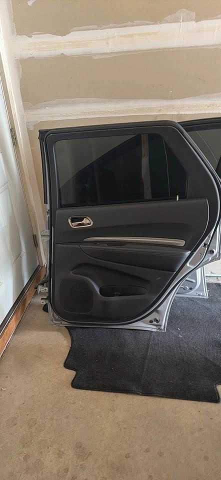 DURANGO REAR PASSENGER DOOR - photo 3