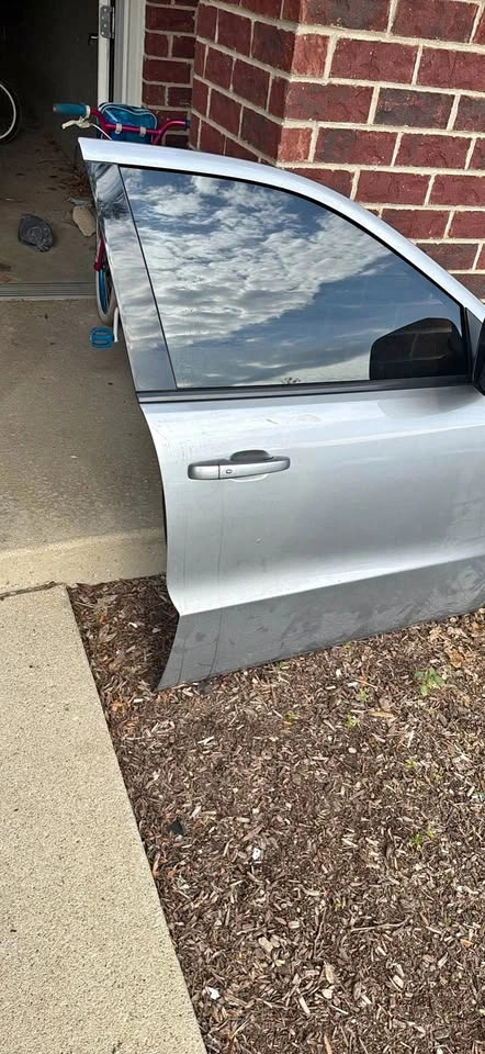 DURANGO FRONT PASSENGER DOOR