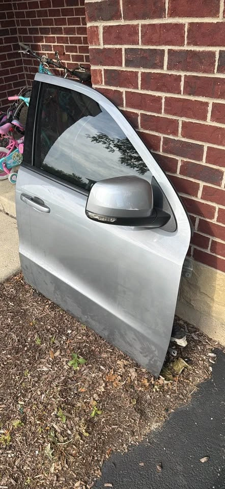 DURANGO FRONT PASSENGER DOOR - photo 2