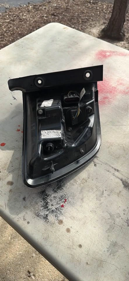 DURANGO PASSENGER TAILLIGHT - photo 2