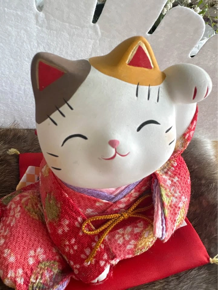 Yakushigama Japanese Lucky Cat (Maneki Neko) Figurine - photo 4