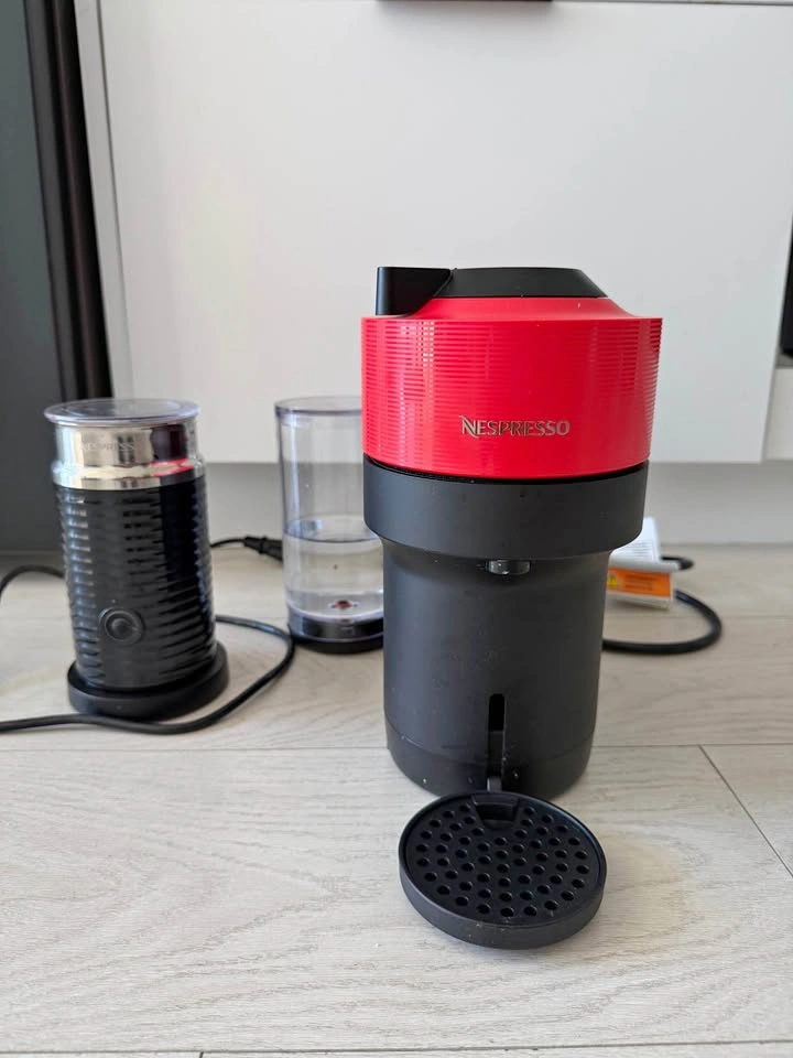 Nespresso Vertuo Coffee Machine + Milk Frother