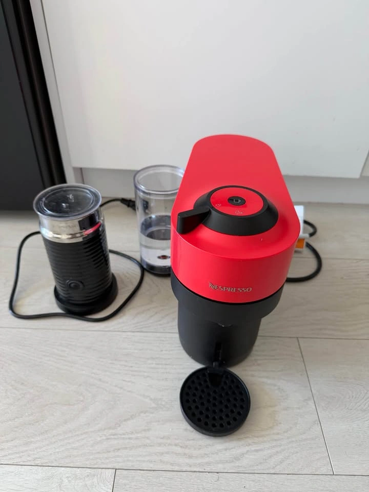 Nespresso Vertuo Coffee Machine + Milk Frother - photo 2