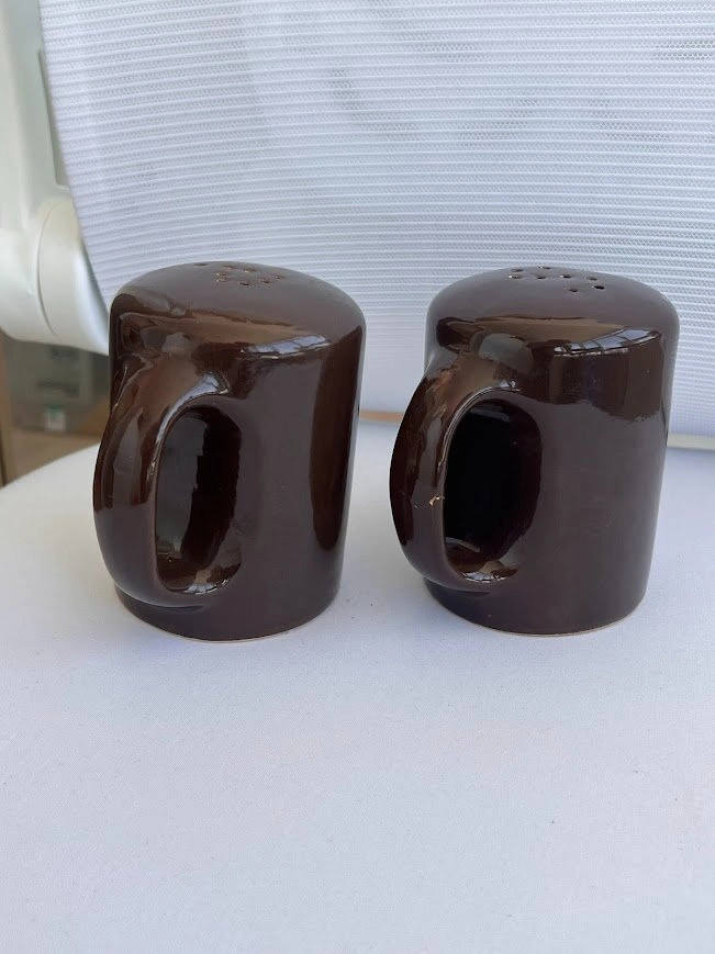 Retro Salt & Pepper Shakers - photo 2