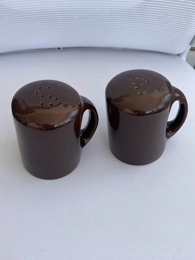 Retro Salt & Pepper Shakers - photo 3