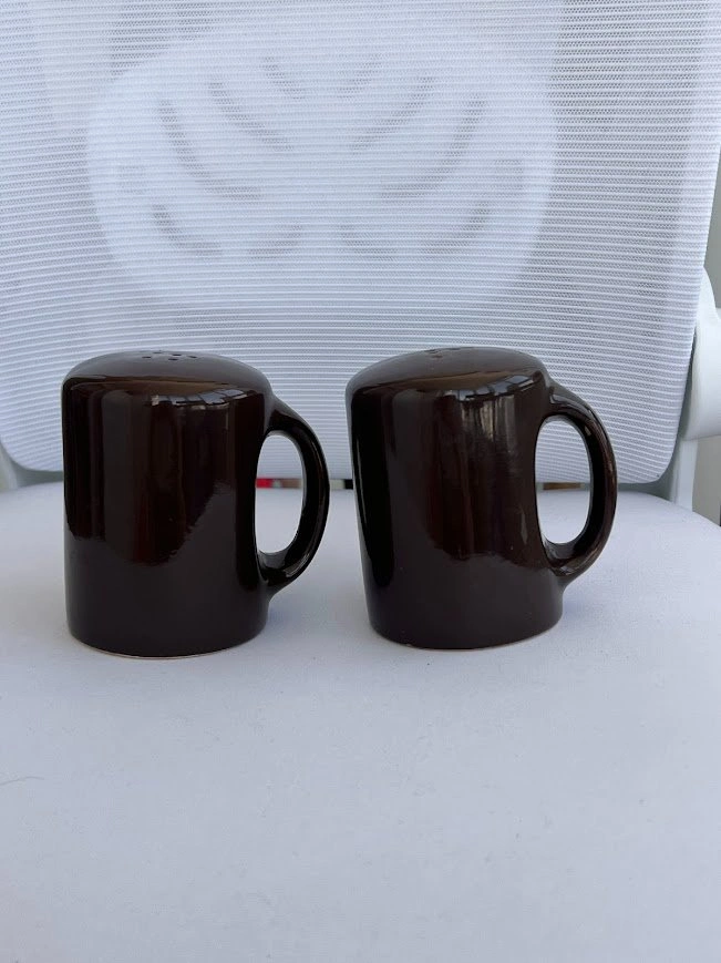 Retro Salt & Pepper Shakers - photo 4