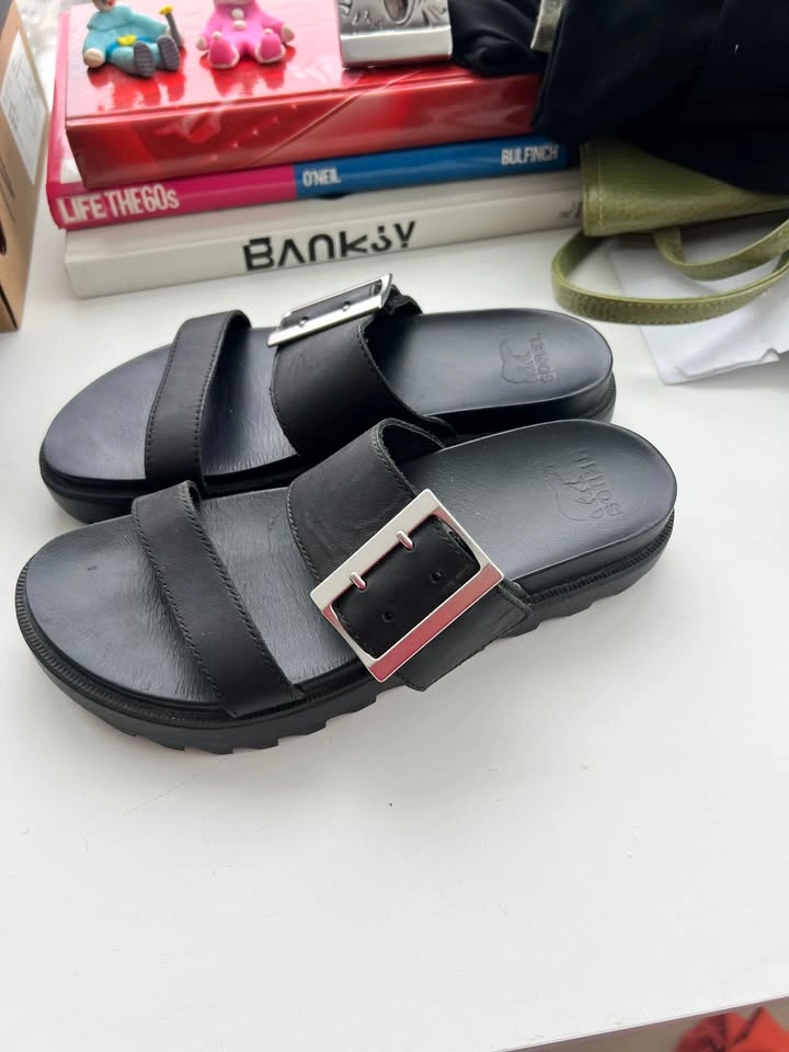 Sorel Leather Buckle Sandals Like New - photo 4