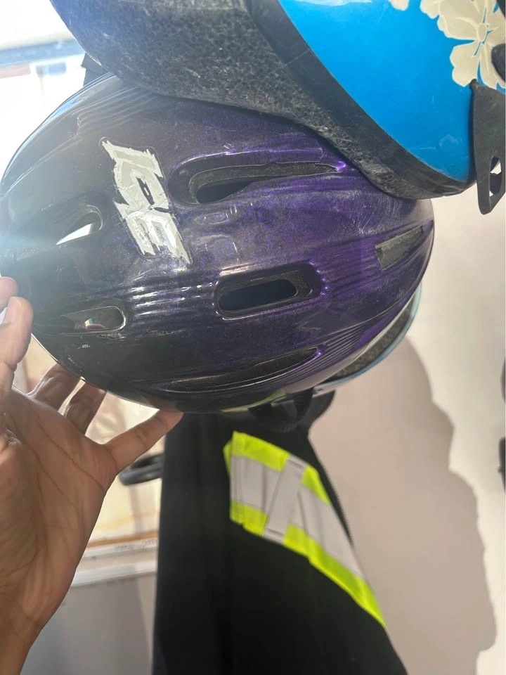 3 Bicycle / Skate Helmets – Good Condition – Kids & Youth Sizes - photo 2