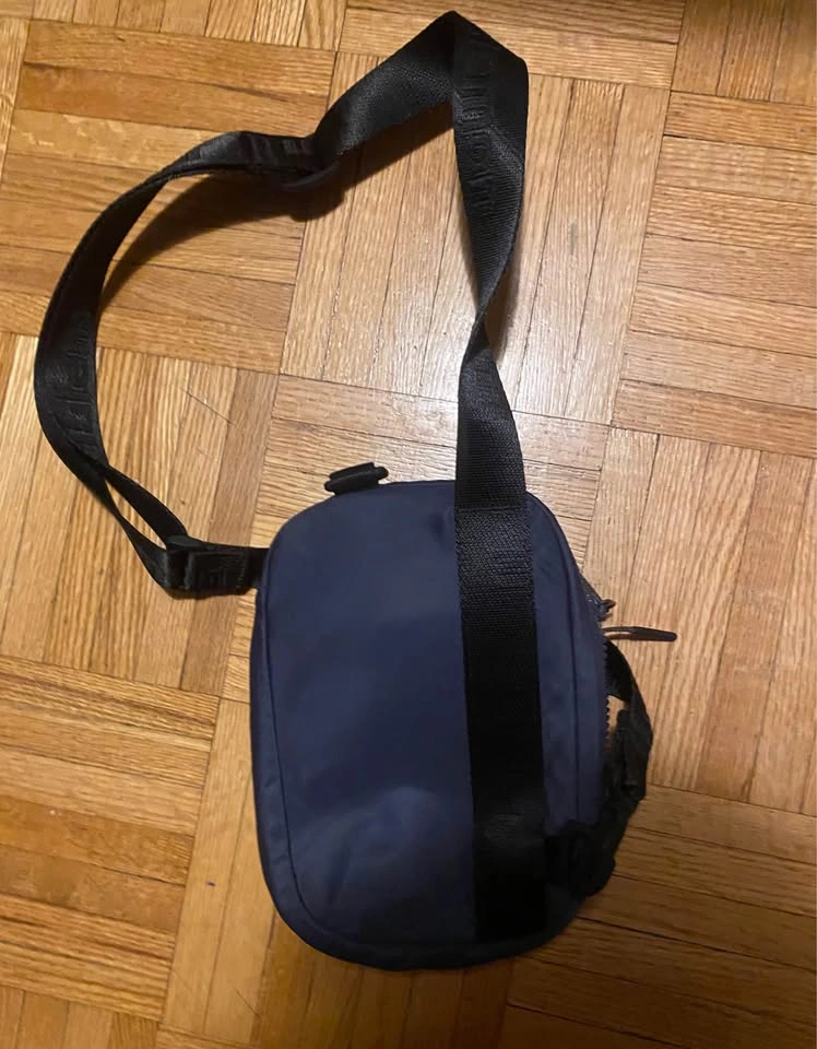 Lululemon cross body bag - photo 3