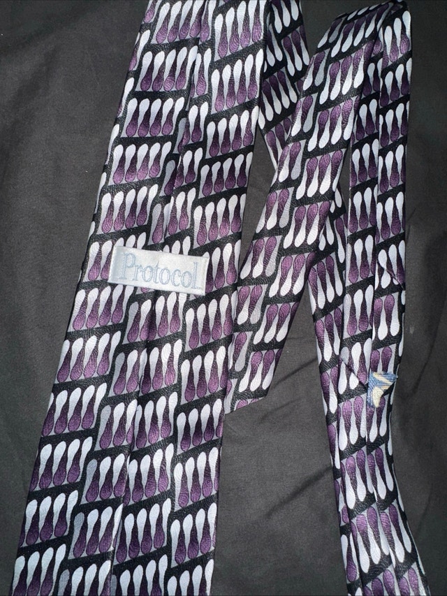 Three dress ties asking 10$ each - photo 3
