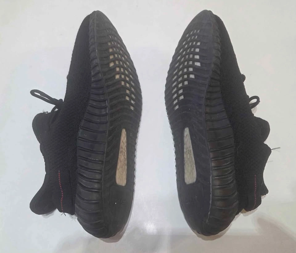 Ultraboost Adidas Yeezy 350 - men's US size 11 - black - photo 4