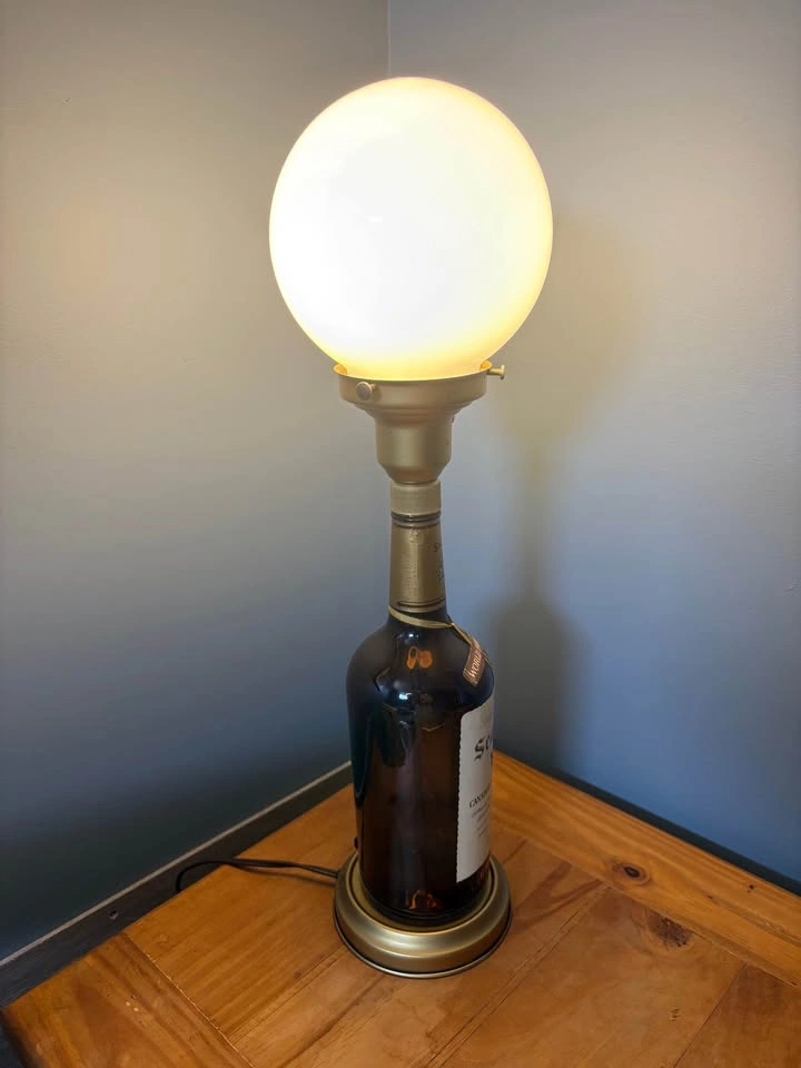 Vintage Seagram's V.O. Bottle Lamp - photo 2