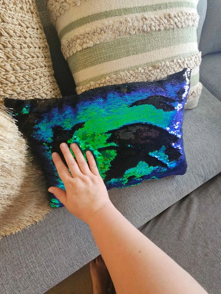 Throw pillows - photo 3