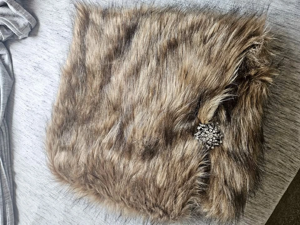 Fake fur shawl